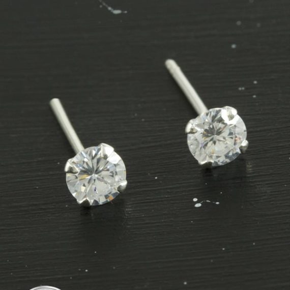 4 mm Tek Taş 925 Ayar Gümüş Küpe